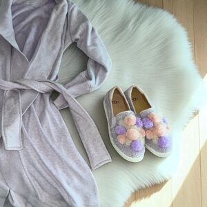 Ugg Pom Pom Indoor Outdoor Slippers Shoes Cute and cozy💕